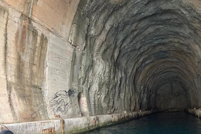 3 Hour Speed Boat Tour to Blue Cave with WiFi and Drinks - The long first run toward the Blue Cave