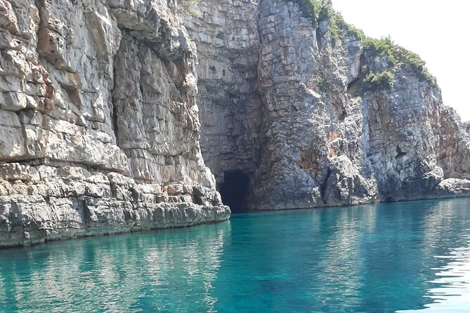 3 Hours Speed Boat tour to the Blue Cave - Weather, cancellations, and practical planning