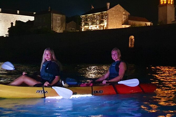 Budva: 2-Hour «Night Lights» Kayak Tour - Guides, group size, and the feel of the outing