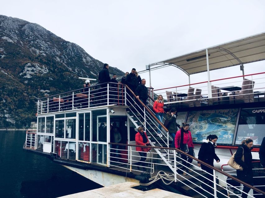 Dubrovnik: Montenegro Day Trip by Bus and Boat - The bus from Dubrovnik and the border crossing