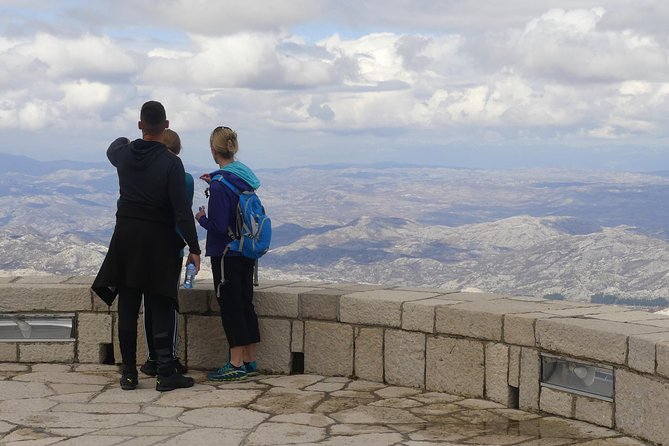 Express Cable Car ascent & 25Turns Epic Bike Descent. - The café stop and what to bring