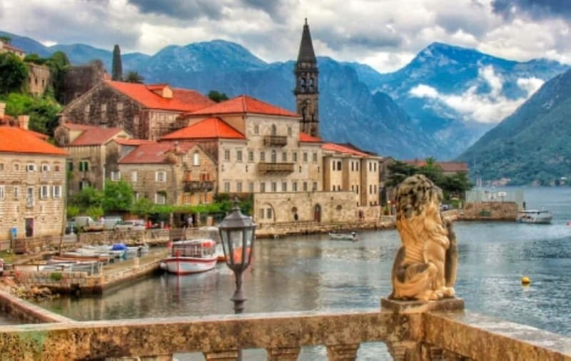 From Dubrovnik: Montenegro Day Trip with Boat Cruise - Our Lady of the Rocks by boat