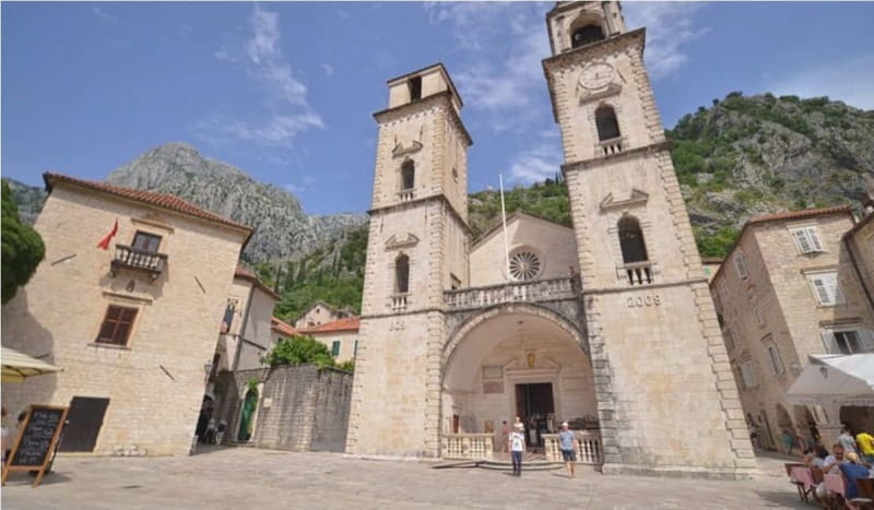 From Dubrovnik: Montenegro Day Trip with Cruise in Kotor Bay - Kotor’s old town and the 30-minute guided walk
