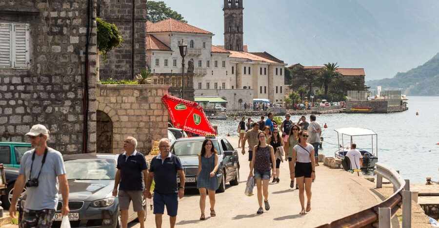 From Dubrovnik: Montenegro, Kotor City Tour - Crossing into Montenegro by bus and ferry