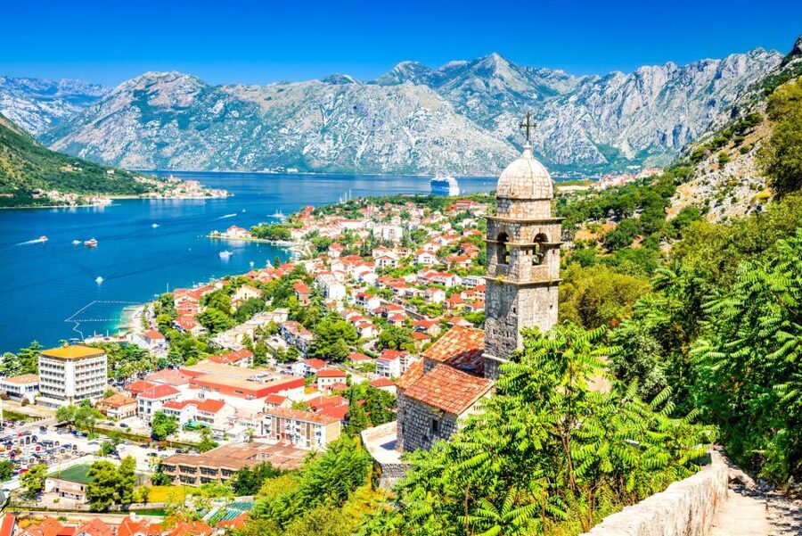 From Dubrovnik: Private Full-Day Tour to Montenegro - Setting off from Dubrovnik and crossing the border