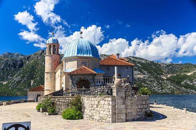 Luxury coast of Montenegro tour - The coastal road and the view above Jaz Beach
