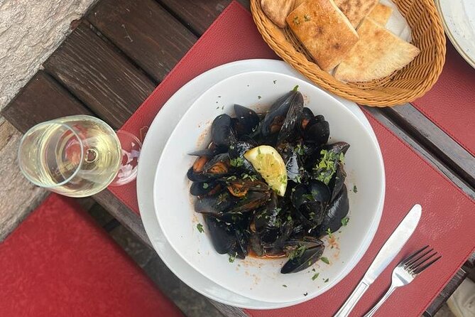 Private Walking tour with Wine and Food - Seafood, meat, and vegetarian concerns